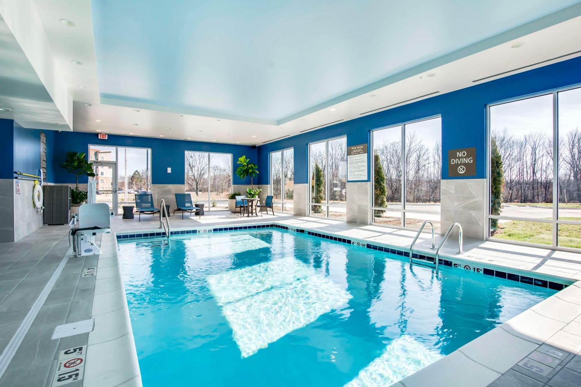 Hampton Inn & Suites By Hilton Louisville East Oxmoor Екстер'єр фото